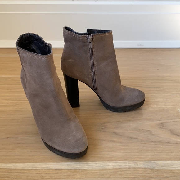 barbara bucci Shoes - Brown suede heel booties size 8 Made In ITALY